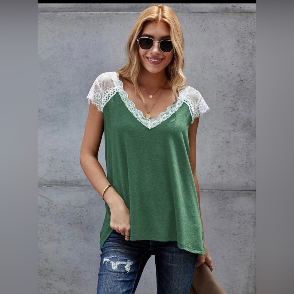 Contrast lace cap sleeve tee